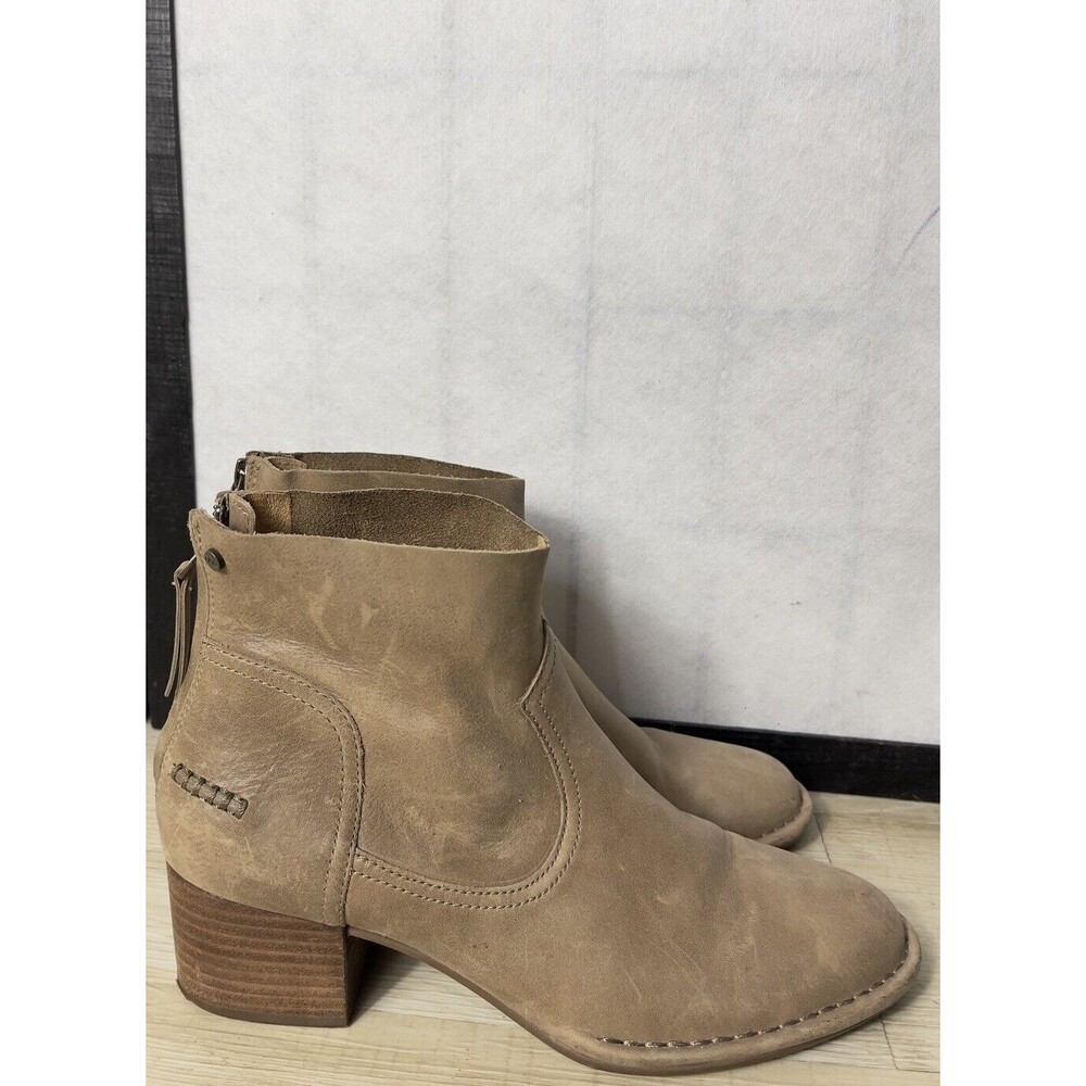UGG Women’s Biker Leather Boots. Size: 8